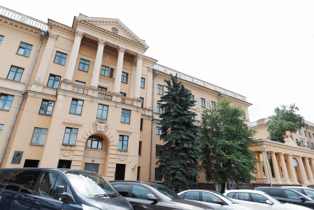 So Fashionable Apartment In The Heart Of Minsk Exterior photo