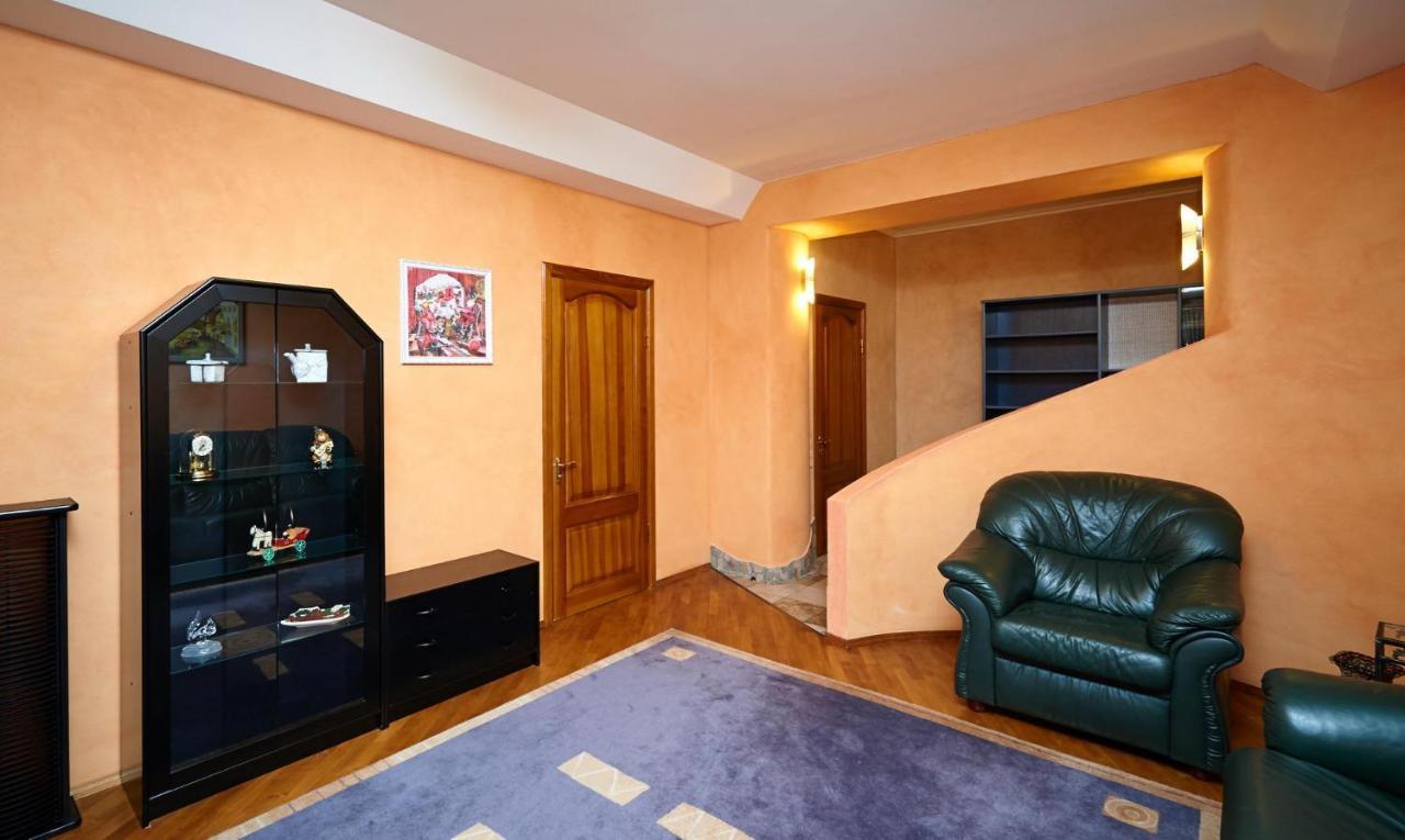 So Fashionable Apartment In The Heart Of Minsk Exterior photo